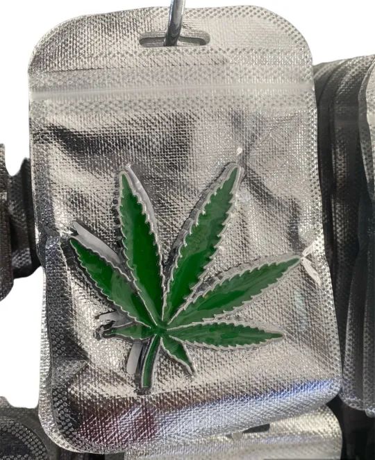 Automotive Fashional Car 3D Metal Personality Maple Leaf Emblem Tree Plant Leaf Vinyl Sticker