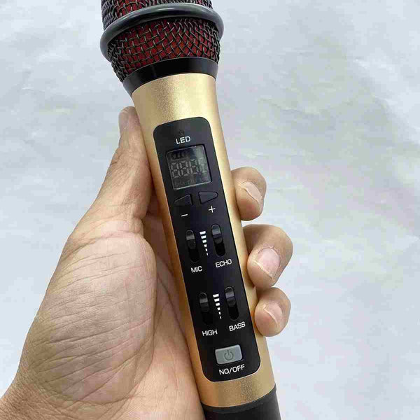 1pc Car Karaoke Single Wireless FM Handheld Microphone Rechargeable Built-In Battery Compatible All Car With FM Radio